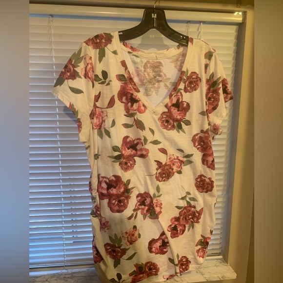 Maternity floral tshirt XL. Worn once - Picture 1 of 2